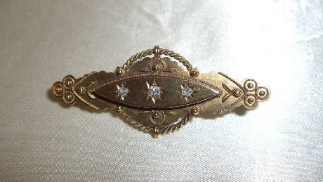 Antique 15ct Gold and Diamond Bar Brooch