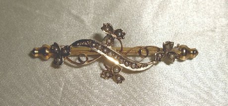 Edwardian 9ct Gold and Seed Pearl Bar Brooch