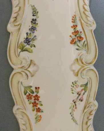 A Porcelain Finger Plate