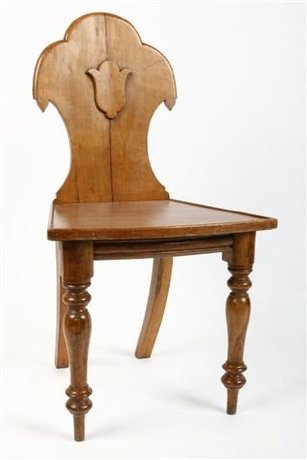 19th Century Oak Hall Chair Shaped Back With Shield Dcor