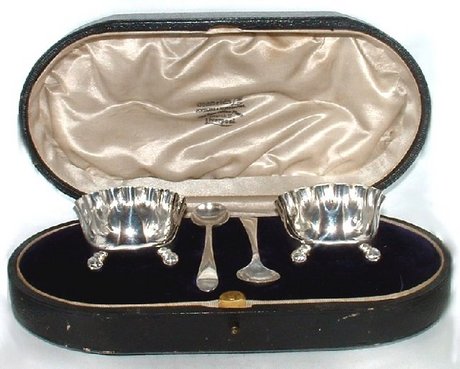 Boxed Silver Salt Cellars & Spoons. Makers Salts By Henry Atkin.
