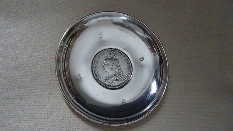MODERN SILVER DISH SET WITH AN 1887 SILVER CROWN