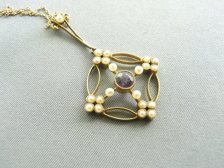 AMETHYST AND PEARL PENDANT AND CHAIN