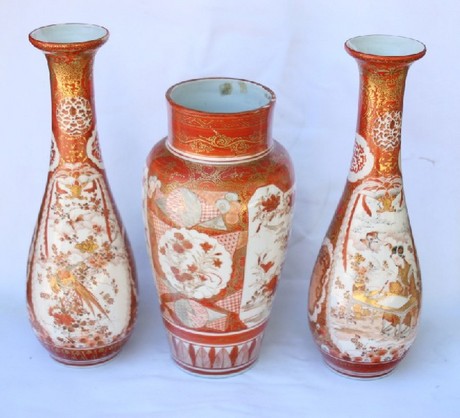 A set of three Japanese Kutani vases 
