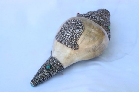Rare 19th century Tibetan Buddhist conch shell and silver plate horn 