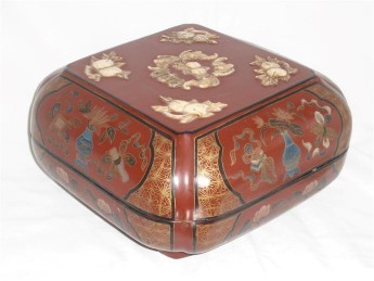 Oriental lacquered Box 
