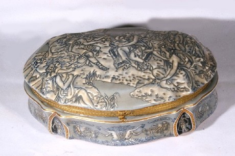 A 19th century Minton porcelain casket