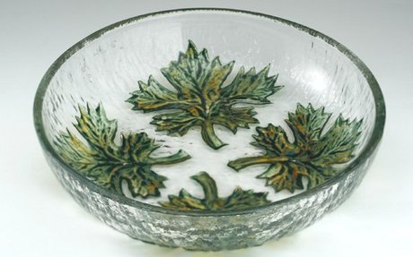 MOULDED GLASS CAMEO LEAF DISH