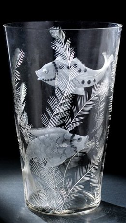 LARGE CONTINENTAL GLASS VASE ENGRAVED WITH FISH