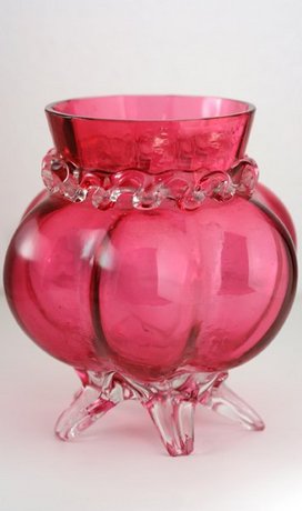 C.1890 CRANBERRY GLASS VASE WITH CLEAR RIGAREE COLLAR AND FEET
