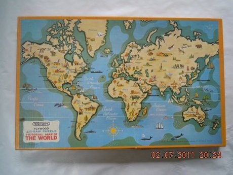 PICTORIAL MAP OF THE WORLD : VICTORY VINGAGE WOODEN JIGSAW PUZZLE