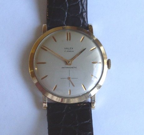 Valex men's 9ct gold wristwatch.