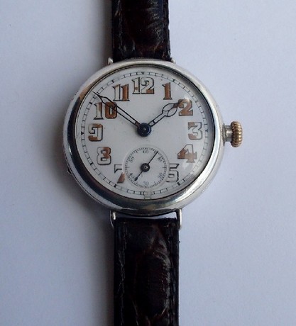 WW1 men's military style silver wristwatch.