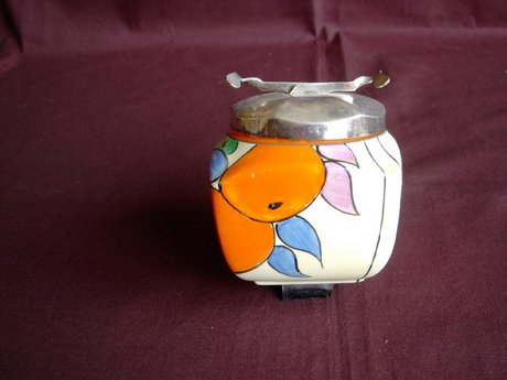 A clarice Cliff sugar bowl with nips