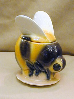 Geobel Honey Pot