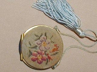 Petit Point Compact