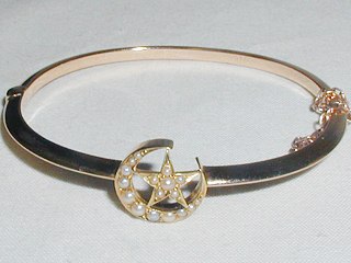 Gold Pearl Bracelet Bangle