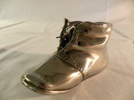 Electroplated table vesta struck in the style of a boot