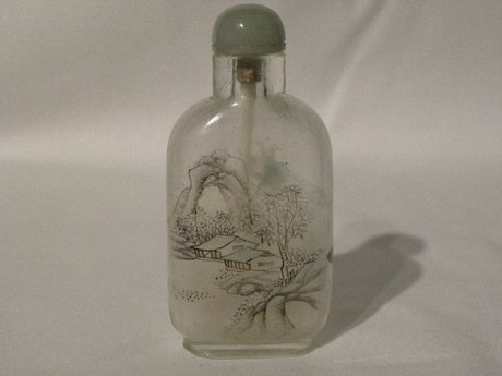 Chinese engraved glass snuff bottle