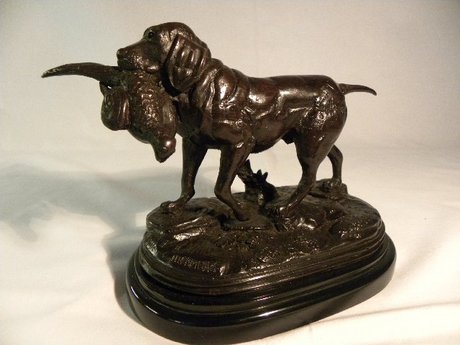 Hot cast bronze hunting dog with pheasant