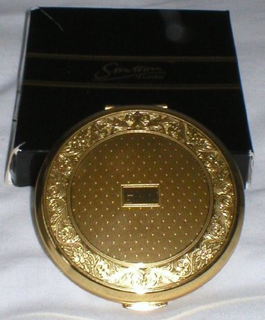 Vintage Stratton Gold Tone Compact Mint Condition Boxed