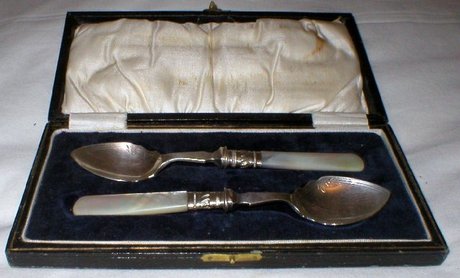Vintage M.O.P.Silver Plate Pair Fruit Spoons In Original Case